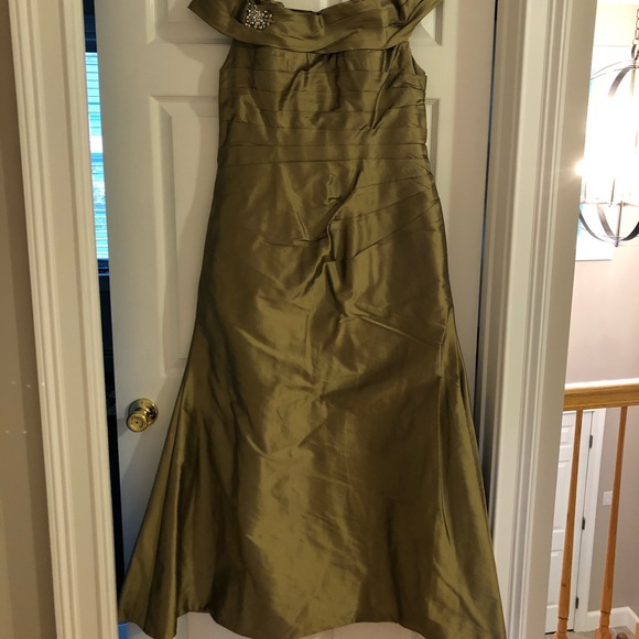 Montage Boutique Silk Taffeta Gown - Picture 2 of 8